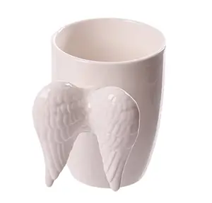 Caneca de cerâmica com asas de anjo branco, chá de café