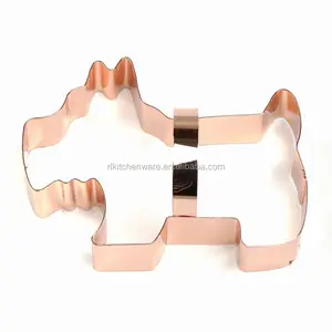 Nuova serie pet forma di cane con manico in acciaio inox piastra di rame cane cookie cutter