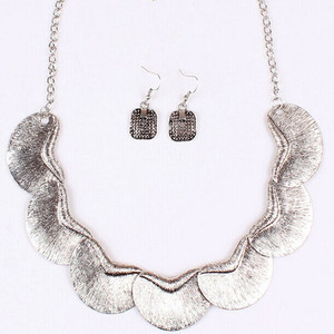 Nouveau style unique dames vente chaude aucun règlement demi cercle d'argent plaqué set collier - Product Image 1