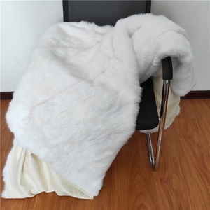 Couverture en <span class=keywords><strong>fourrure</strong></span> de lapin naturelle patchwork en gros, jeté épais et doux en véritable <span class=keywords><strong>fourrure</strong></span> de lapin, tapis en <span class=keywords><strong>fourrure</strong></span> de lapin de qualité supérieure pour l'ameublement de la maison - Product Image 6