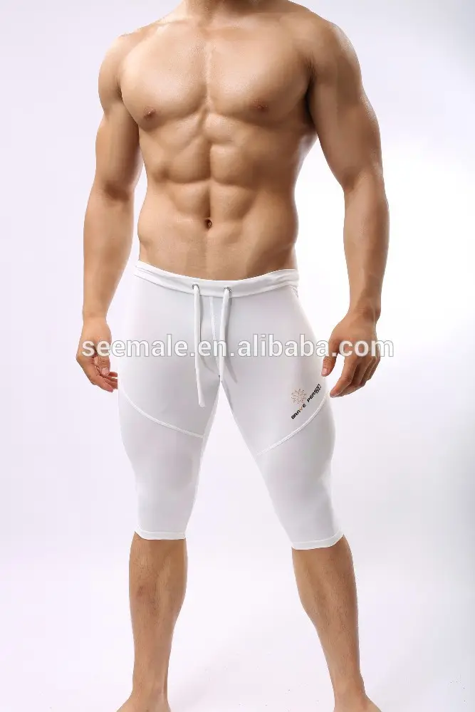 Mutige Person männer weißen sport fitness-bekleidung
