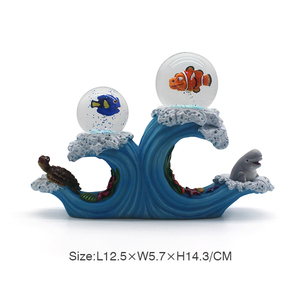 كرة مياه من زجاج المحيط SnowGlobe مخصصة للأطفال كديكورات داخلية لهدايا السفر تذكارات قطرها 10 سم