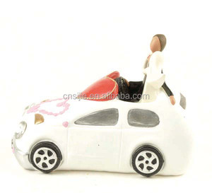 Novia y el novio en la boda del polyresin coche banco el dinero para los regalos - Product Image 4
