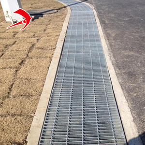 Grille <span class=keywords><strong>de</strong></span> drainage <span class=keywords><strong>en</strong></span> fer XBY durable et anticorrosion pour allée et passerelle, design moderne, certifiée ISO 9001, garantie 5+ ans - Product Image 3