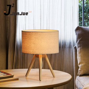 Moderne <span class=keywords><strong>bois</strong></span> <span class=keywords><strong>trépied</strong></span> <span class=keywords><strong>lampe</strong></span> de table de base - Product Image 2