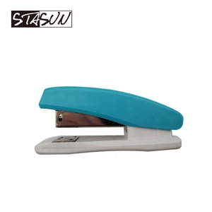 <span class=keywords><strong>Engrapadora</strong></span> Ergonómica <span class=keywords><strong>de</strong></span> Escritorio, Capacidad para 20 Hojas, <span class=keywords><strong>Engrapadora</strong></span> Manual <span class=keywords><strong>de</strong></span> Plástico para Oficina y Escuela, Compatible con Grapas 24/6 y 26/6 - Product Image 3