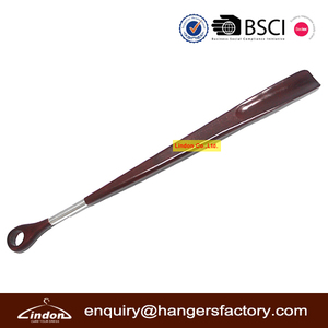 Calzascarpe in Legno Personalizzato con Logo, Manico Lungo per Hotel e Casa - Product Image 2
