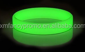 Pulsera luminosa de silicona con logotipo personalizado, pulseras que brillan en la oscuridad - Product Image 3