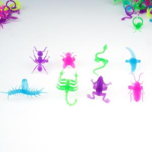 Nieuwigheid Fluorescerende Mini Plastic Python Gekko Insectenring Speelgoed Model Speelgoed - Product Image 4