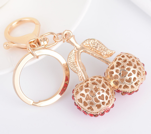 Venta al por mayor en existencias exquisito bolso encantos accesorio mujer lindo 3D metal rhinestone cereza llavero - Product Image 4