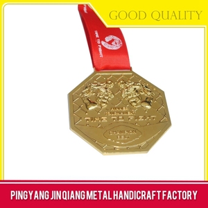 Feature régional fer laiton remorqueur guerre sport médaille de métal - Product Image 1