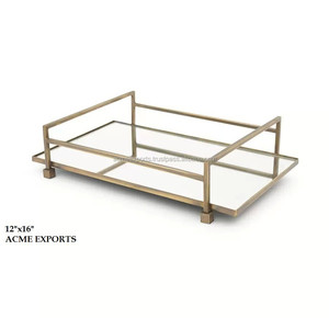 Plateau en verre élégant avec cadre en laiton Plateau de service moderne pour le rangement de la salle à manger et la décoration intérieure - Product Image 1
