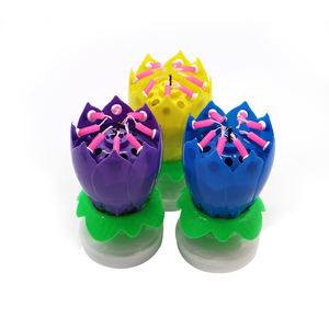 La rotazione a forma di rosa di calcio del crisantemo caldo del loto di vela fa ruotare la candela musicale di compleanno del fiore per la festa - Product Image 3