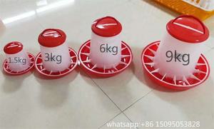 Alimentador automático para pollos de plástico rojo de 9kg, cubo para aves de <span class=keywords><strong>corral</strong></span>, contenedor de alimentación, comedero de agua Para Aves De <span class=keywords><strong>Corral</strong></span> - Product Image 2