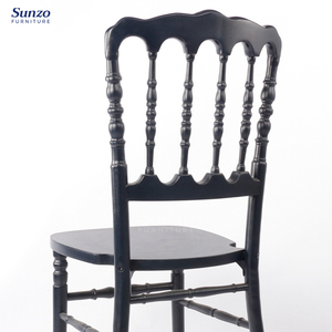Silla de Comedor Apilable Estilo Napoleón, Negra, de Madera - Product Image 4