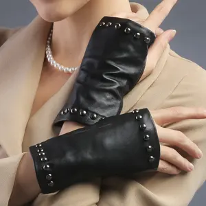 Guantes de cuero de medio dedo con remaches para mujer, mitones sexys de piel de oveja para exteriores