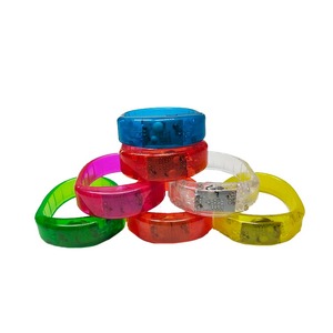 Đông Lạnh Nguồn Cung Cấp Bên Khuyến Mãi Đầy Màu Sắc Bằng Giọng Nói Kiểm Soát Led Bracelet