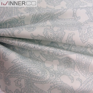 Tela de satén de algodón estampada tejida peinada para uso en prendas de vestir - Product Image 1