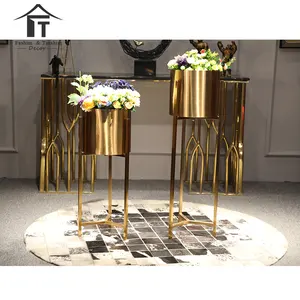 Bán Buôn Lớn Tầng Lọ Luxury Antique Cast Sắt Khán Đài Handmade Brass Màu Vàng Cao Cưới Kim Loại Flower Vase