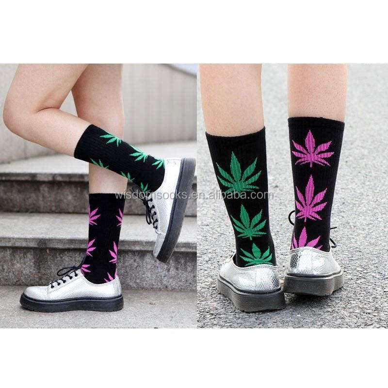 Wholesale Street Men Skateboard Colorful Sport Bulk Crew Canada Leaf Weed Socks