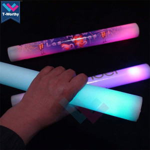 T-Worthy Bastoncini Luminosi in Schiuma LED RGB Ecologici di Alta Qualità, Lampeggianti al Buio per Concerti, Rave, Matrimoni e Feste - Product Image 3