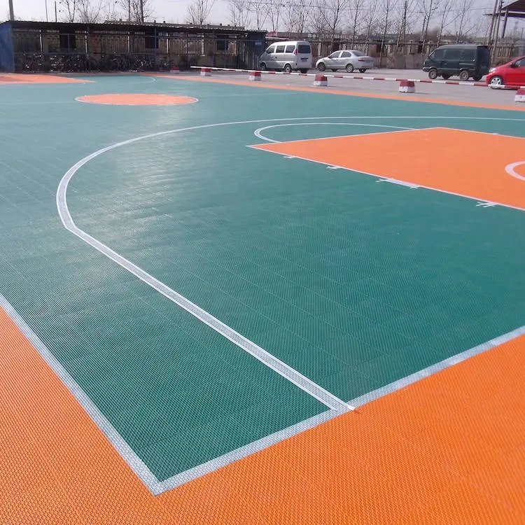 بلاطات أرضيات مخصصة لمحطات كرة السلة للأماكن الخارجية مضادة للأشعة فوق البنفسجية PP / بلاستيكي لحصيرة أرضية رياضية لكرة السلة لمقاول المشروع