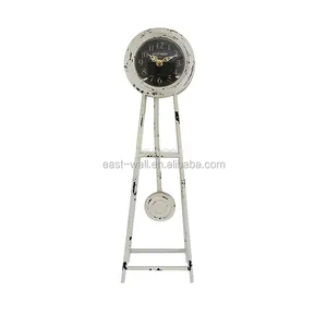 टॉवर आकार विंटेज सफेद धातु पेंडुलम टेबल घड़ी