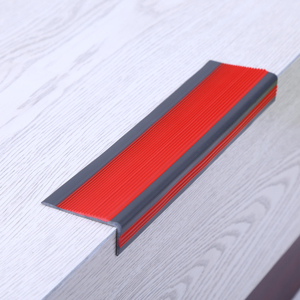 Nez de marche en <span class=keywords><strong>PVC</strong></span> antidérapant et ignifuge de haute qualité avec <span class=keywords><strong>revêtement</strong></span> d'angle - Product Image 6