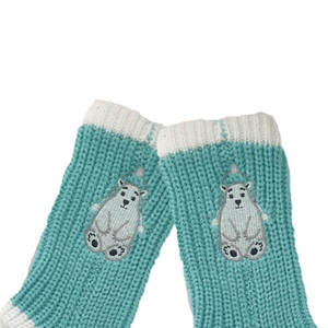 Vente en gros de chaussettes en tricot à imprimé animal-Chaussettes d'hiver antidérapantes pour femmes avec poignées en silicone, chaussettes floues à texture de pull OEM - Product Image 4