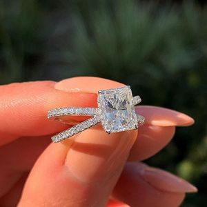 Anillo de compromiso con diamante de Circonia cúbica, joyería de diseño a la moda - Product Image 1