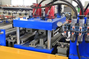 CZ Arcareccio Macchina Cina CZ acciaio canale Intercambiabili inquadratura che fa la macchina - Product Image 2