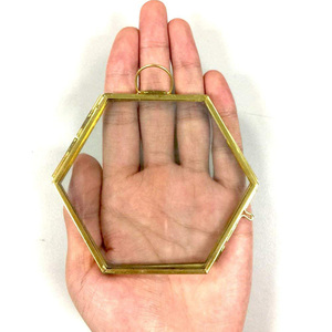 3.5 pouces moderne tenture murale en <span class=keywords><strong>laiton</strong></span> hexagone <span class=keywords><strong>verre</strong></span> oeuvre <span class=keywords><strong>Photo</strong></span> <span class=keywords><strong>cadre</strong></span> d'affichage en métal mariage cadres <span class=keywords><strong>Photo</strong></span> - Product Image 6