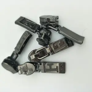 OEM Zipper Puller for Garment Bag Metal Iron Plating Fixateur De Support Zipper Sliders
