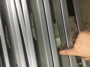 Trung Quốc Bán Buôn Giá Rẻ Cửa Nhà Để Xe Cong Dọc Theo Dõi 1.5Mm 1.8Mm 2.0Mm Hướng Dẫn Cắt Thép Không Gỉ Cửa Nhà Để Xe Theo Dõi - Product Image 4