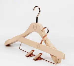 Qrwt — cintre en bois blanc, pour vêtements d'enfants, manteau personnalisé, avec clips, vente en gros, 2020