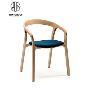 价格便宜的现代意大利风格餐厅小酒馆咖啡厅商店实木家具扶手椅织物叉骨木制餐椅