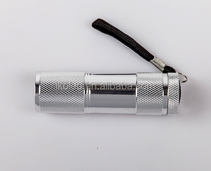 Lampe de poche UV EDC à lumière violette 9 LED en alliage d'aluminium 385 ~ 400NM torche colorée pour le camping <span class=keywords><strong>batterie</strong></span> sèche à lumière verte évaluée IP65 - Product Image 3