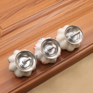 Alibaba chine fabricant coloré peint à la main ronde <span class=keywords><strong>porcelaine</strong></span> en céramique cabinet poignées <span class=keywords><strong>de</strong></span> <span class=keywords><strong>porte</strong></span> pour meubles - Product Image 5