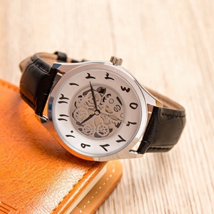 <span class=keywords><strong>Montre</strong></span> classique en cuir bon marché en gros, squelette personnalisé, <span class=keywords><strong>montre</strong></span> à chiffres arabes sans tactile pour femmes - Product Image 5
