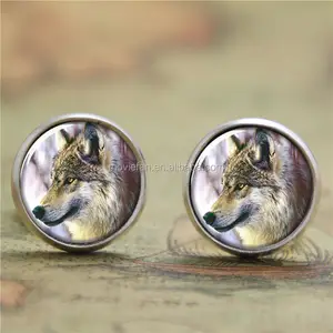 狼耳环狼盯着距离耳环玻璃照片野生动物珠宝耳环
