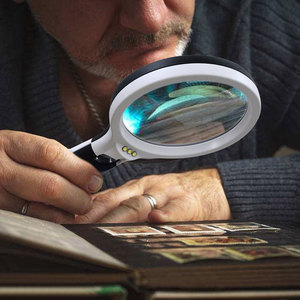 Grote <span class=keywords><strong>4</strong></span> <span class=keywords><strong>Led</strong></span> <span class=keywords><strong>Handheld</strong></span> Vergrootglas Met Licht, 4X 30X Lens Draagbare Verlichte Vergrootglas Voor Reading, Macula Degeneratie - Product Image 3