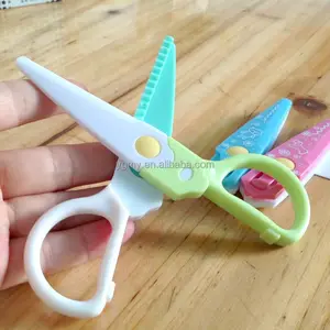 DIY可爱的可爱塑料剪刀，用于切纸机剪贴簿儿童办公学习用品韩国文具
