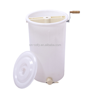 Équipement d'apiculture <span class=keywords><strong>Extracteur</strong></span> de <span class=keywords><strong>miel</strong></span> manuel en plastique à 2 cadres - Product Image 1