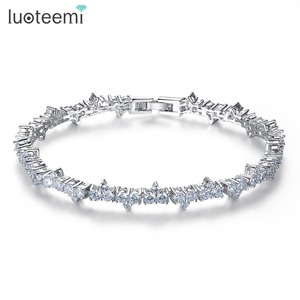 LUOTEEMI Nuovo Arrivo <span class=keywords><strong>Bracciale</strong></span> Tennis Placcato in <span class=keywords><strong>Oro</strong></span> <span class=keywords><strong>Bianco</strong></span> Rodiato con Zirconia Cubica AA Brillante per Donne - Product Image 1