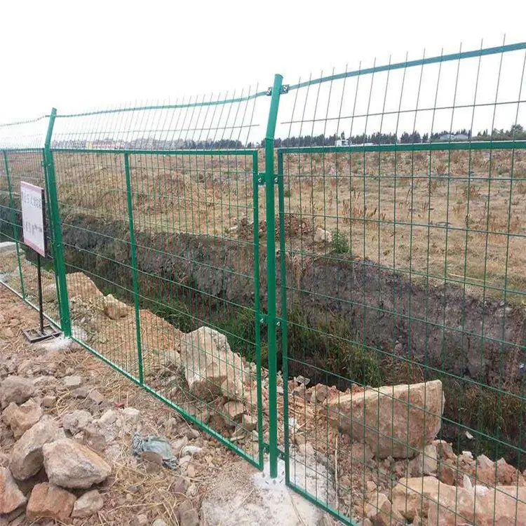 Valla de alambre metálico para ganado Valla de malla de alambre soldado de 4mm Malla de alambre soldado galvanizado para panel de cerca