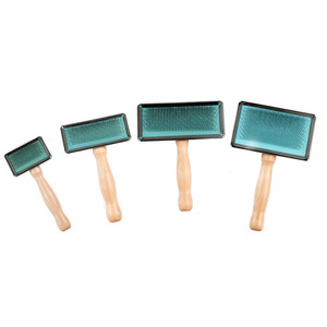 Peigne de toilettage pour animaux de compagnie personnalisable en acier inoxydable et en caoutchouc manche en bois brosse à cheveux lisse pour le nettoyage des chiens - Product Image 5
