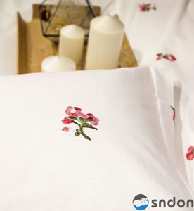 ชุดเครื่องนอนผ้าซาตินปักลายดอกไม้ ดีไซน์เล็กๆ สดใส สบายตา - Product Image 6