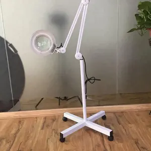 Salon de beauté de rotation 360 degrés Réglable bras LED loupe avec lampe