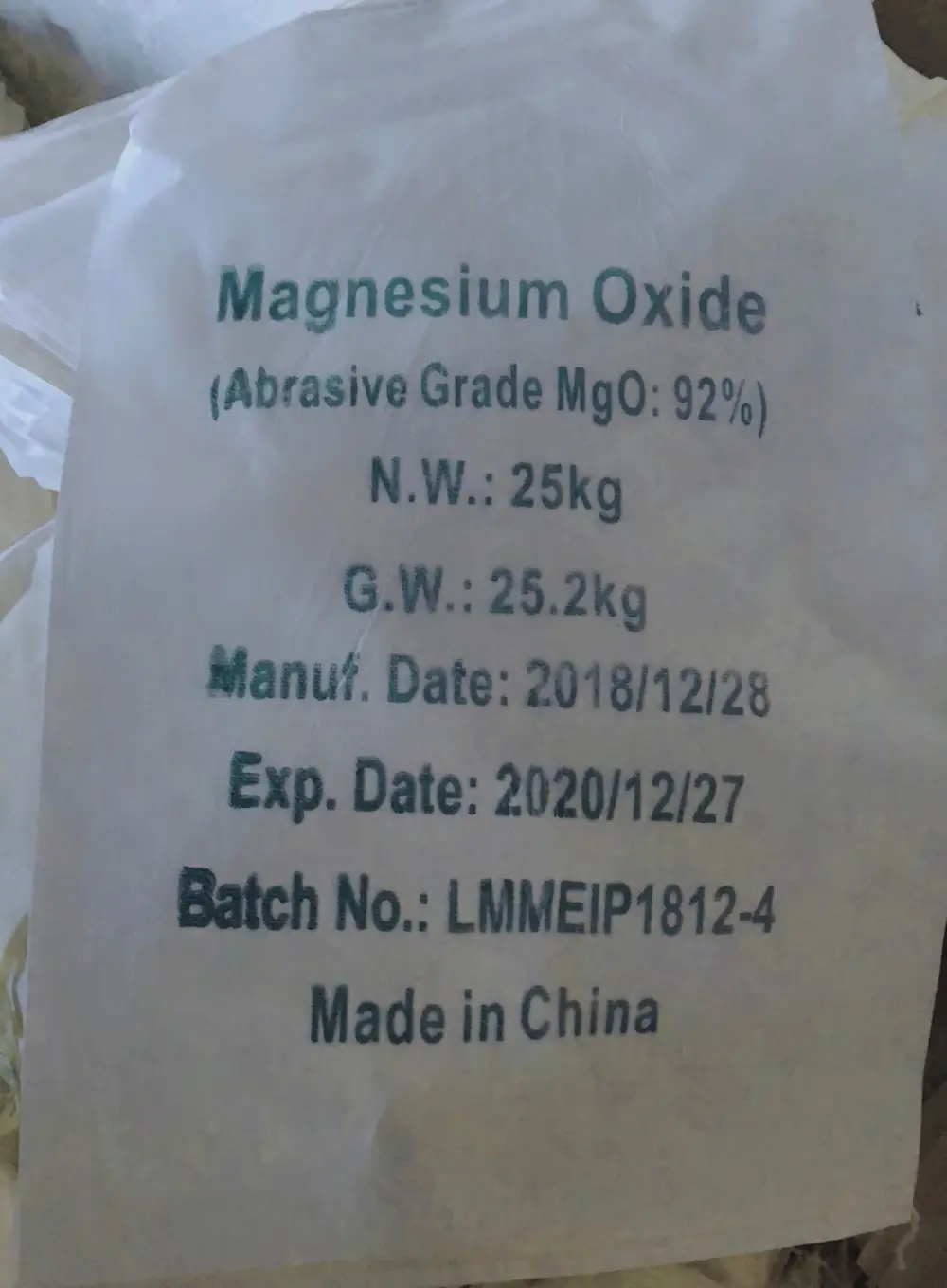 Abrasivo Grado de óxido de magnesio en polvo precio MgO 90%, 92%, 93%, 94%