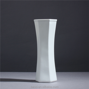 Vente flash : Vases à fleurs en céramique décoratifs de forme ronde blanche au design 3D unique - Product Image 5